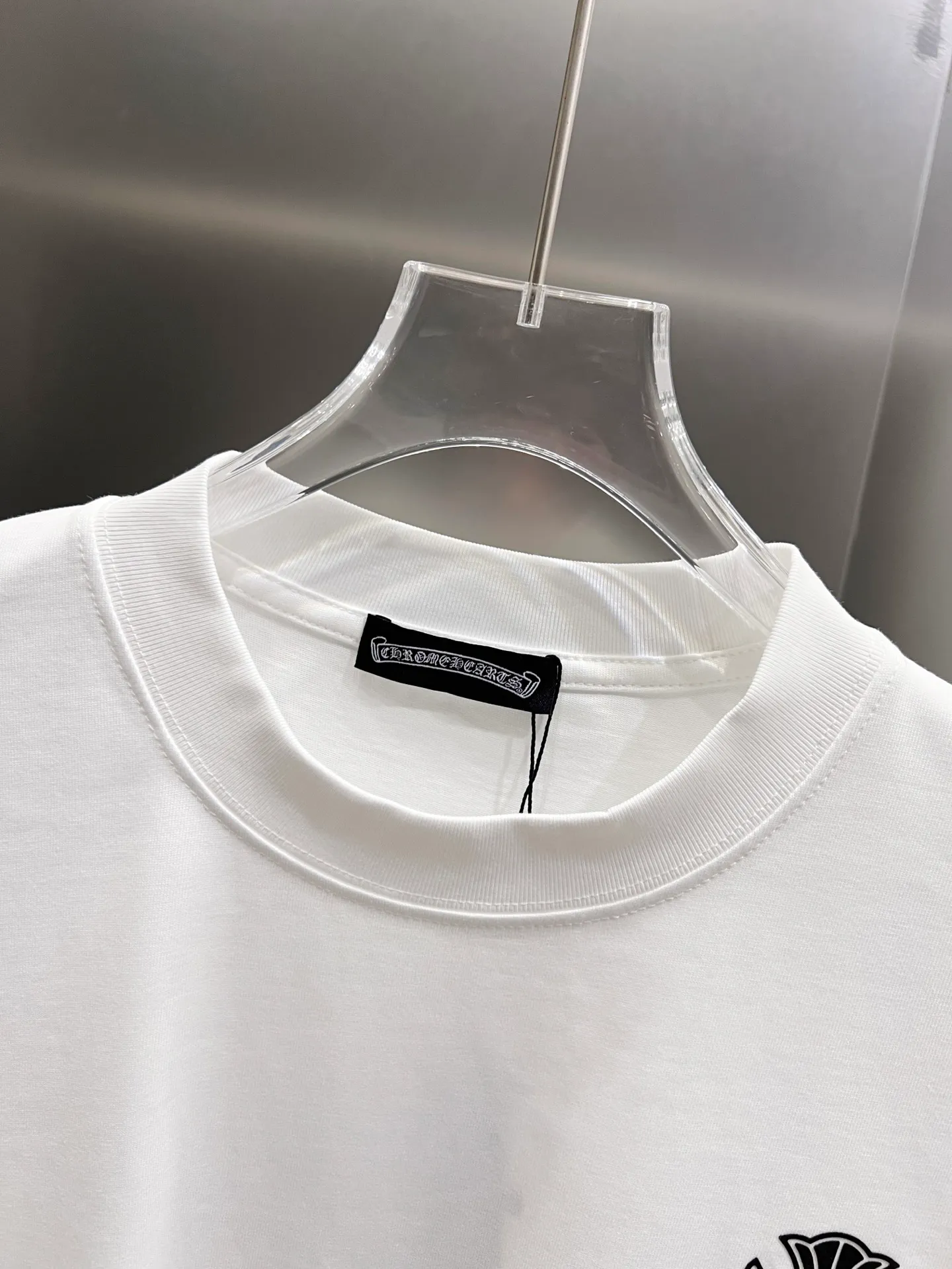🅿️190 CH Crowe 2025 Autumn and Winter New Short-sleeved T-shirt with cross sticker + customized hardware and metal horseshoe Sanskrit text craft. The real thing is great🔥Same style for men and women, loose version, size S M L XL XXL five sizes black white
